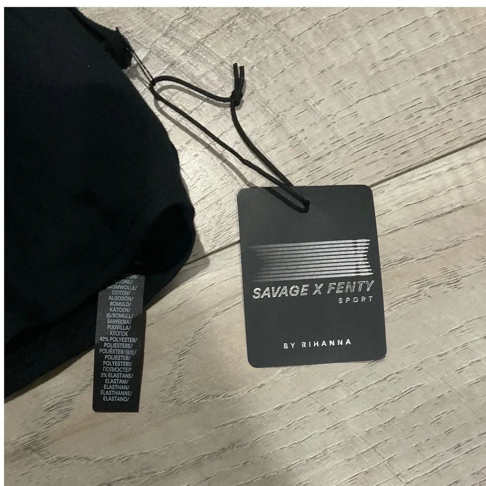 Savage X Fenty Sport Black Cropped Muscle Tank Graphic Top 3X NEW - Picture 2 of 8